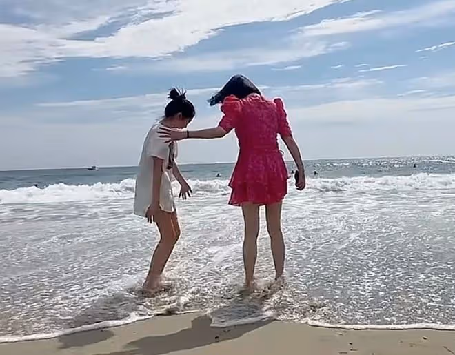 左小青攜女出國度假!包遊艇玩吃大餐很愜意,已跟大20歲富豪離婚
