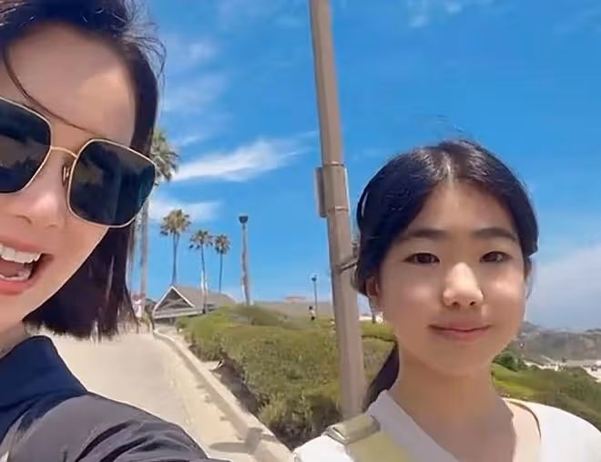 左小青攜女出國度假!包遊艇玩吃大餐很愜意,已跟大20歲富豪離婚