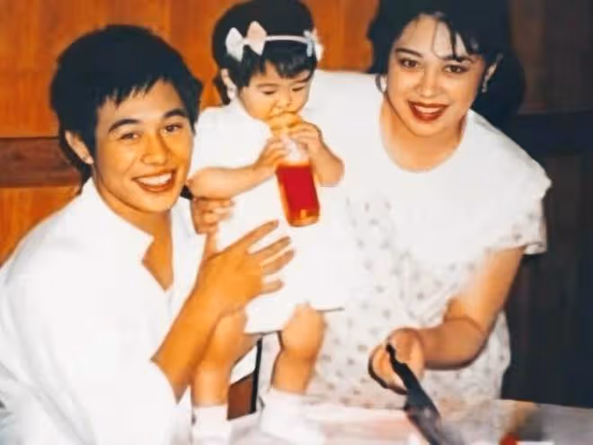 李連杰女兒國外夜店徹夜狂歡!與帥哥美女喝酒跳舞,穿弔帶身材好
