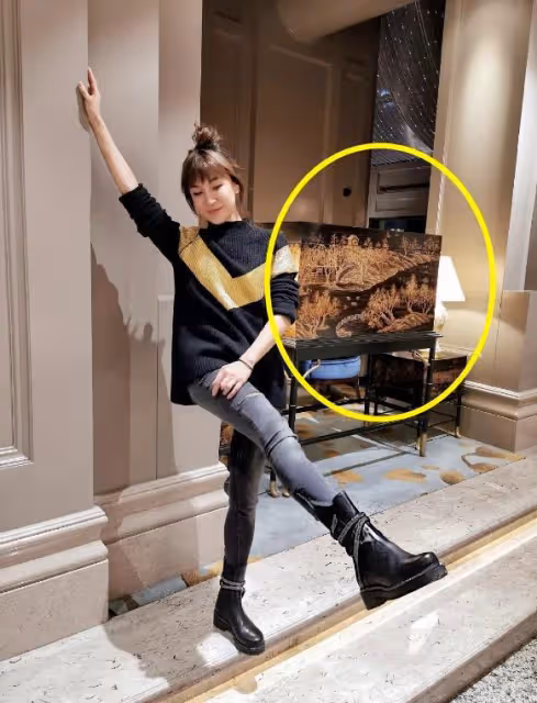 李玟二姐疑點越扒越多！從小就欺負李玟，曾用火燒過妹妹的腳！