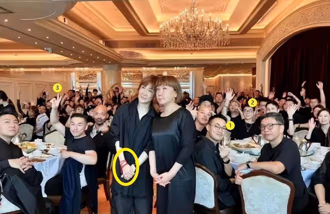 李玟二姐疑點越扒越多!從小就欺負李玟,曾用火燒過妹妹的腳!