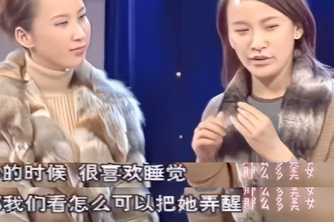 李玟二姐疑點越扒越多!從小就欺負李玟,曾用火燒過妹妹的腳!