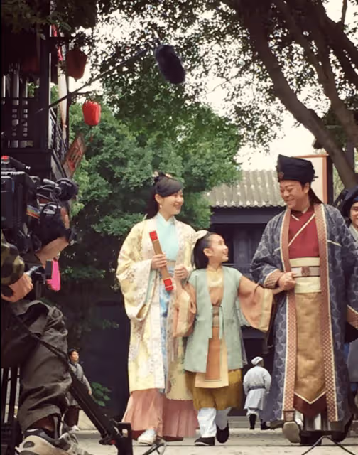 TVB前男星女兒11年後重遇陳豪!童星出身如今18歲亭亭玉立