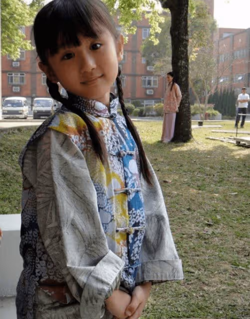 TVB前男星女兒11年後重遇陳豪!童星出身如今18歲亭亭玉立