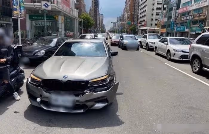 突發!40歲男星阮經天出車禍,現場驚險照曝光,本人嚇到面色慘白