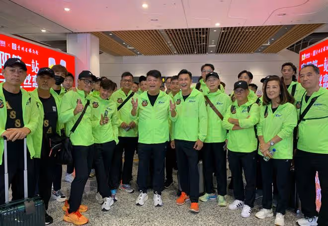 香港明星足球隊戰平貴州聯隊!陳百祥獲最佳運動員,賽後卻道歉