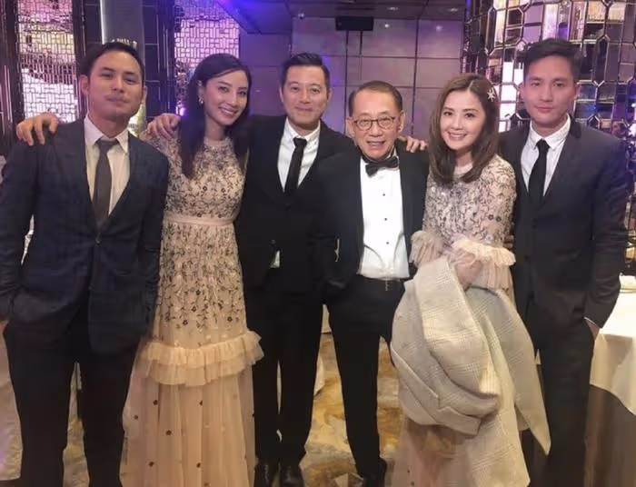 蔡卓妍被曝與富三代男友分手,交往六年已見家長,男方仍無意結婚