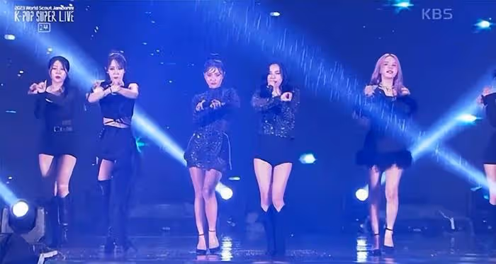 泫雅都在赤腳表演！大雨里，女團穿高跟鞋跳舞，引發韓網友關注