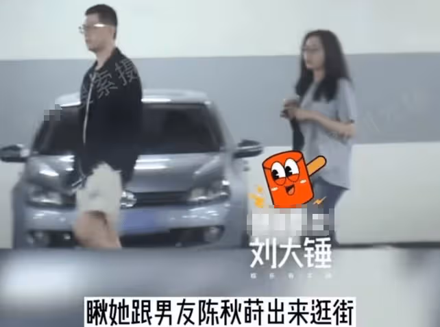 張靚穎攜男友外出逛街,素顏不洗頭似路人大媽,拍拖5年仍不結婚