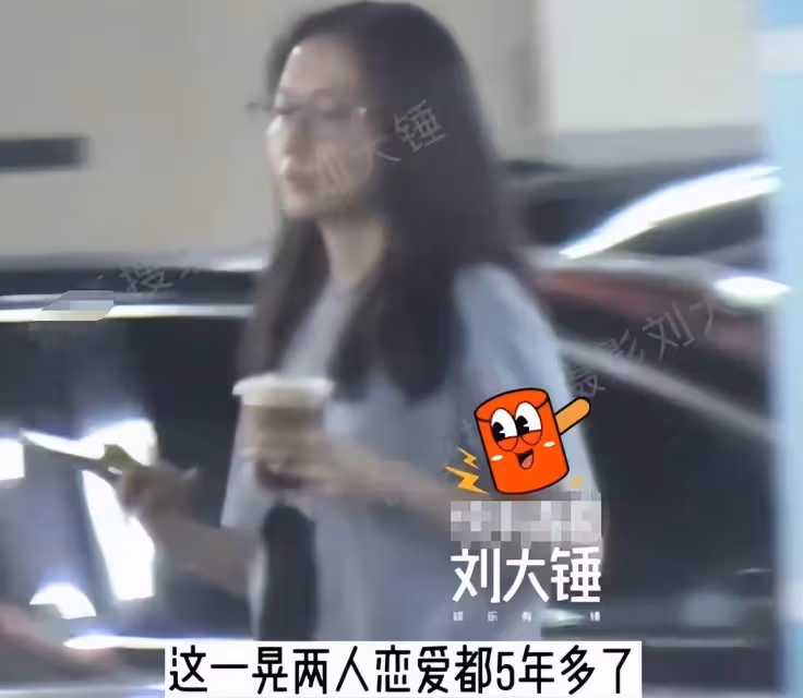 張靚穎攜男友外出逛街,素顏不洗頭似路人大媽,拍拖5年仍不結婚