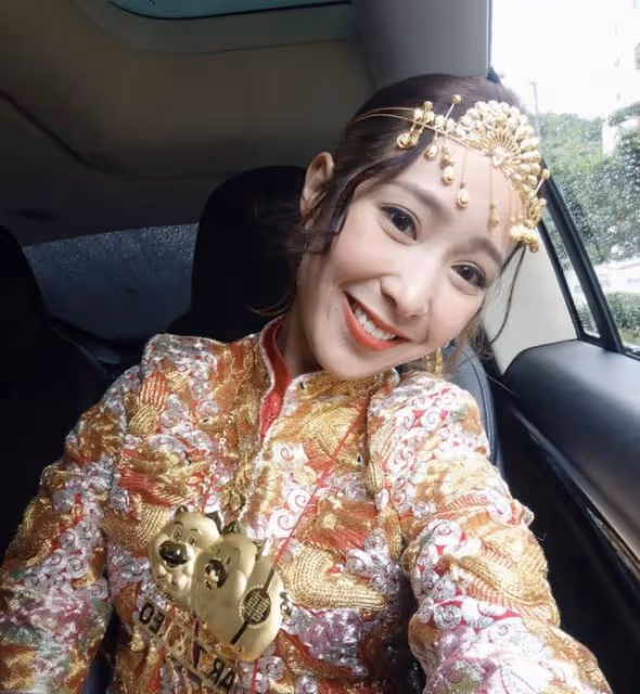 恭喜！TVB知名女星今日大婚，全身戴滿金器風光出嫁