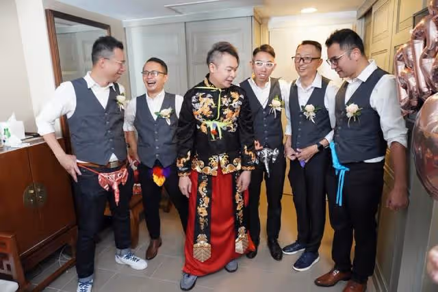 恭喜！TVB知名女星今日大婚，全身戴滿金器風光出嫁