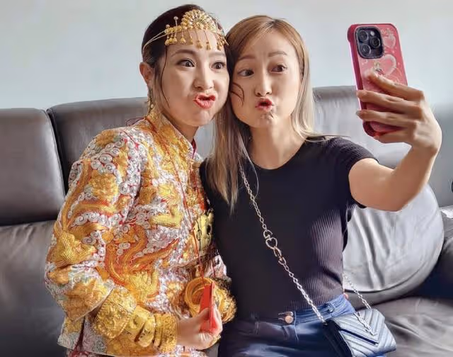 恭喜！TVB知名女星今日大婚，全身戴滿金器風光出嫁