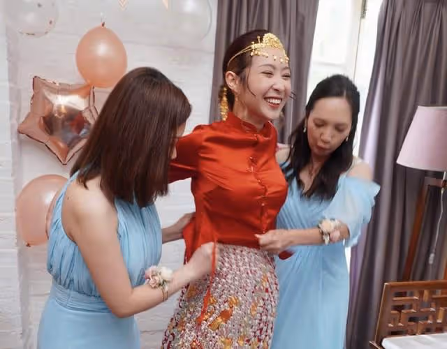 恭喜！TVB知名女星今日大婚，全身戴滿金器風光出嫁