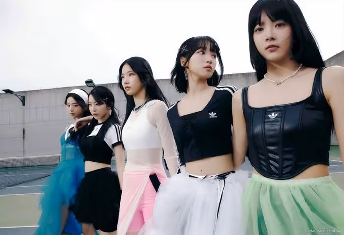 演唱會上,女團成員們做摔倒特技,她摔倒的姿勢,讓網友們擔心