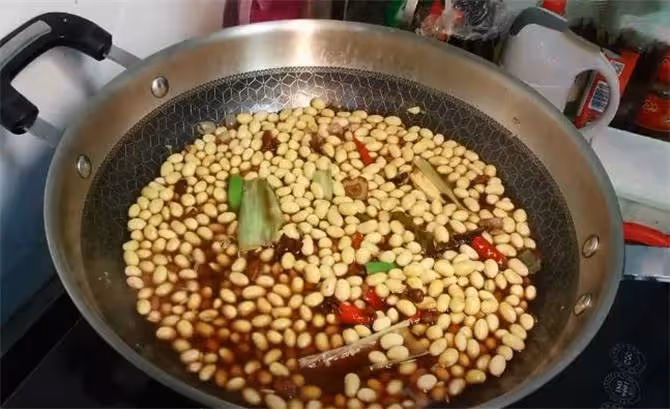 黃豆別只用來打豆漿，1瓶啤酒，半斤黃豆，做出濃香四溢的下飯菜