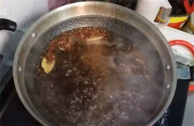 這才是腌蒜苔正確做法,簡單幾步,酸甜下飯,脆嫩入味,越吃越香