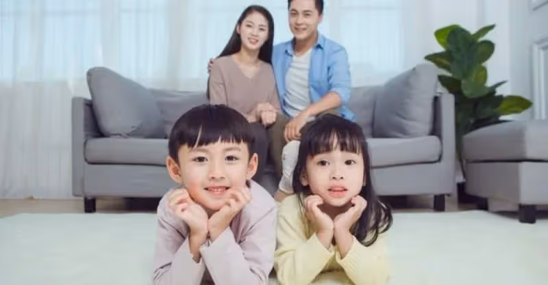 娘家聚餐，張羅一桌子菜母親讓我們兩口子在廚房吃，我把桌子掀了