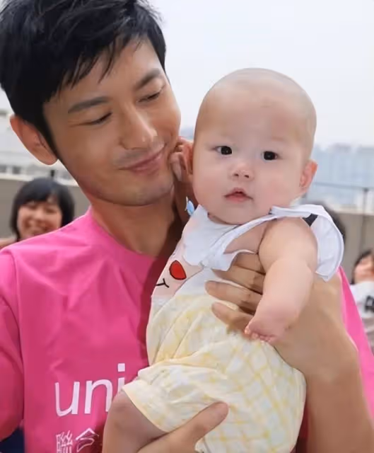 懷孕了?黃曉明稱想要一個女兒,新女友趙仕瑾近照發福明顯!
