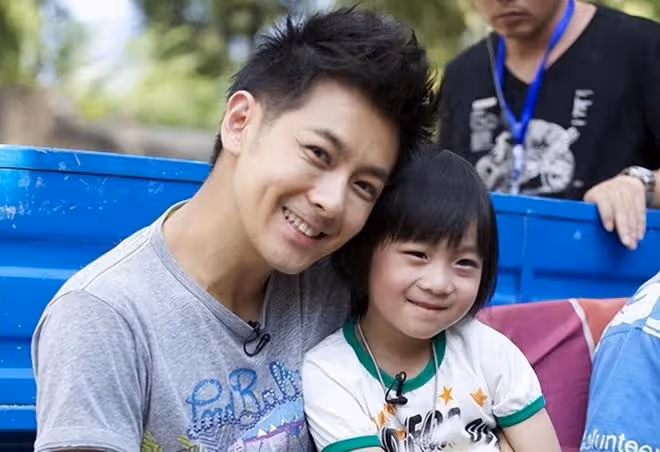 陳若儀攜子游日本迪士尼,13歲Kimi罕露側顏,模樣大變不像林志穎