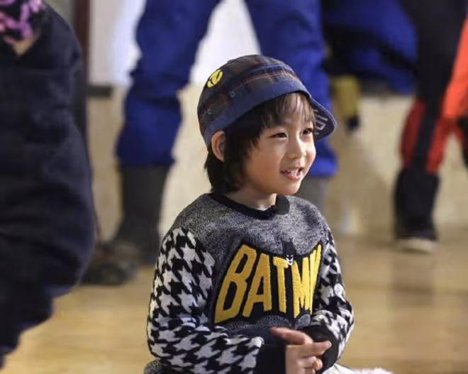 陳若儀攜子游日本迪士尼,13歲Kimi罕露側顏,模樣大變不像林志穎
