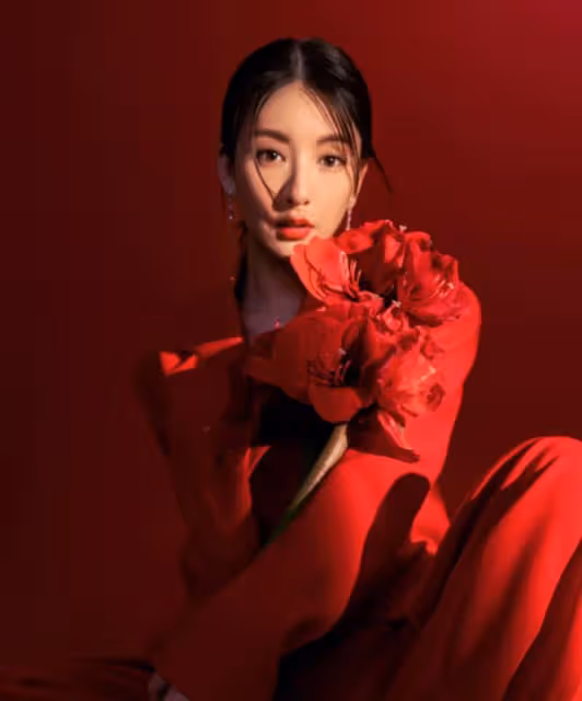 方媛當街調笑郭富城太甜蜜，近照模樣大變認不出，神似Angelababy