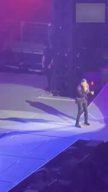 62歲張學友身體抱恙,演唱會頭暈摔倒,跪著堅持完成整場表演