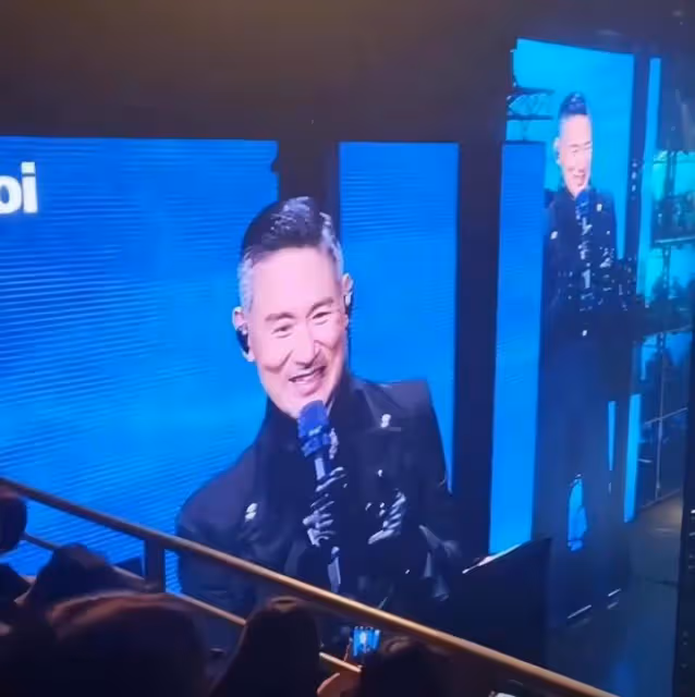 張學友演唱會摔倒:盤坐的瞬間令人心疼,醫療團隊為其報平安
