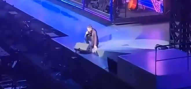 張學友演唱會摔倒:盤坐的瞬間令人心疼,醫療團隊為其報平安