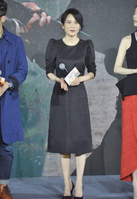 一個越老越美的女人:俞飛鴻,如今50歲,氣質依舊,百看不厭