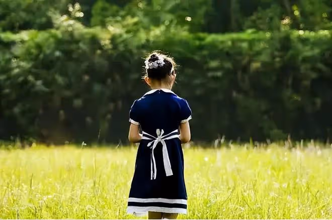 2016年,女孩瞞著爸媽尋12年前的養父,相見時哭成淚人,為他養老