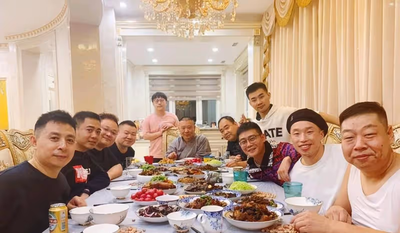 德雲社的隱形富豪:郭德綱50億資產沒什麼,孫越一把扇子財力暴露