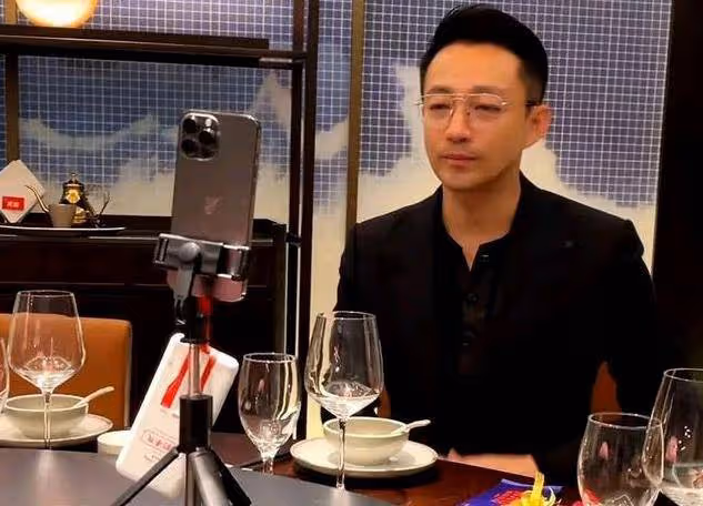 汪小菲太難了,剛被前妻大S起訴,現任女友和前女友又撕了起來