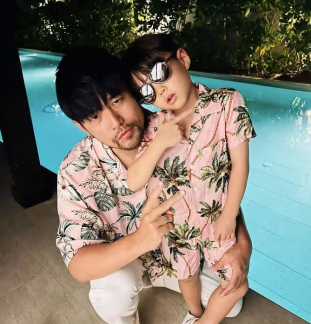 周杰倫喊昆凌三寶媽引婚變猜測,再曬父子同框自稱三寶爸又惹爭議