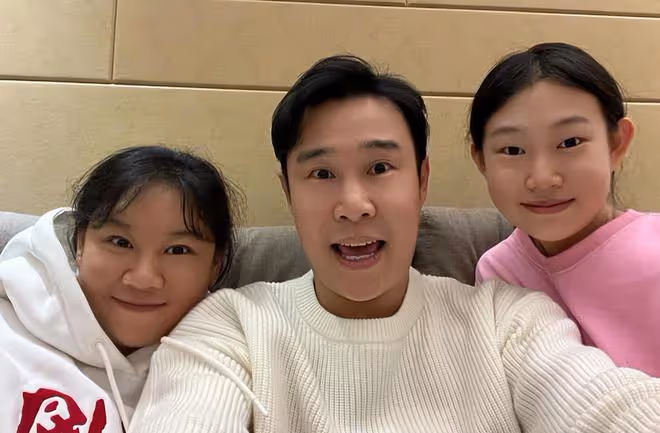 小瀋陽曬薛之謙與女兒合照，16歲沈佳潤妝發精緻氣質佳，越來越美