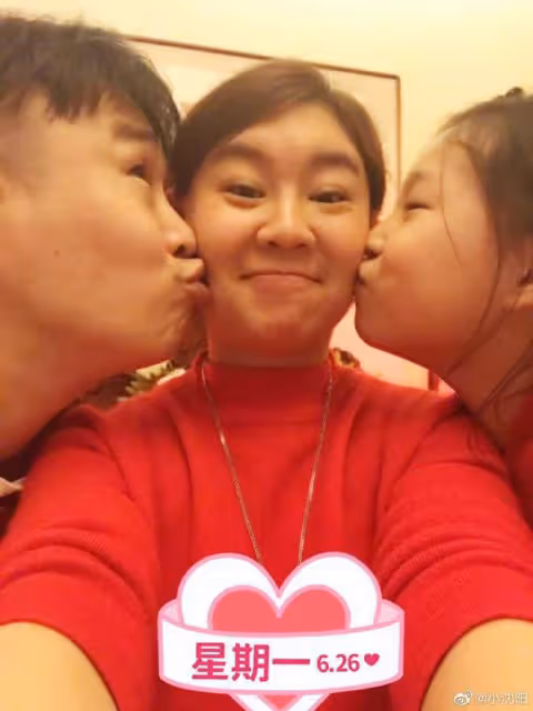 小瀋陽曬薛之謙與女兒合照，16歲沈佳潤妝發精緻氣質佳，越來越美