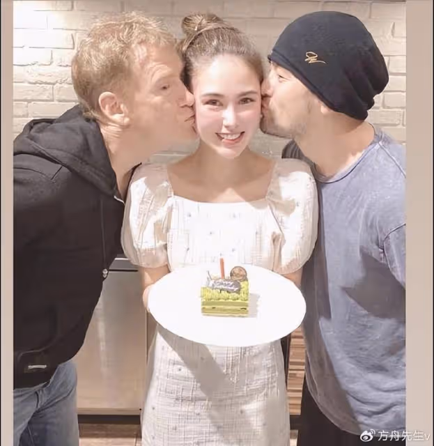 昆凌30歲生日攜父親拍大片,自曝從小被當硬漢養,父女互動溫情滿滿