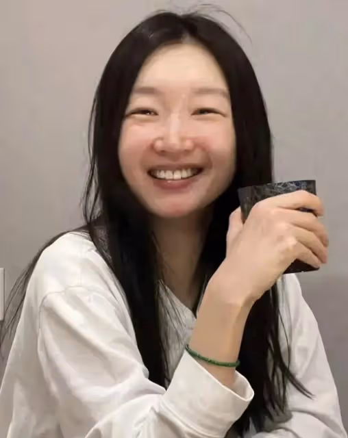 31歲周冬雨被曝懷孕!素顏照鼻頭紅腫,網友直呼孕相明顯
