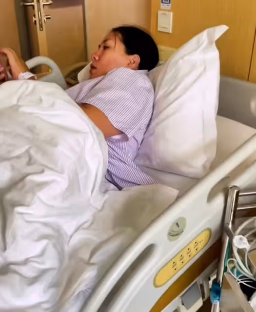 60歲謝東曬小兒子滿月照!父子如複製粘貼,小22歲妻子身材仍圓潤