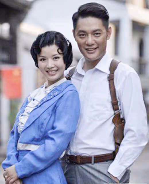 傅程鵬陪周麗淇參加派對!與前香港女首富開心同框,已融入名流圈