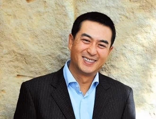 張嘉譯與家人罕見同框！女兒胖乎乎和爸爸如複製，王海燕一臉素顏