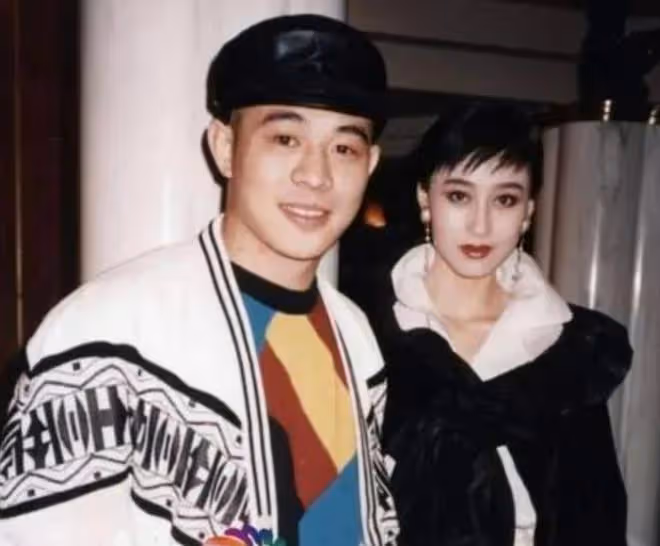 李連杰愛女徹夜聚會太歡樂,與友人開心熱舞笑開花,直呼不要睡覺