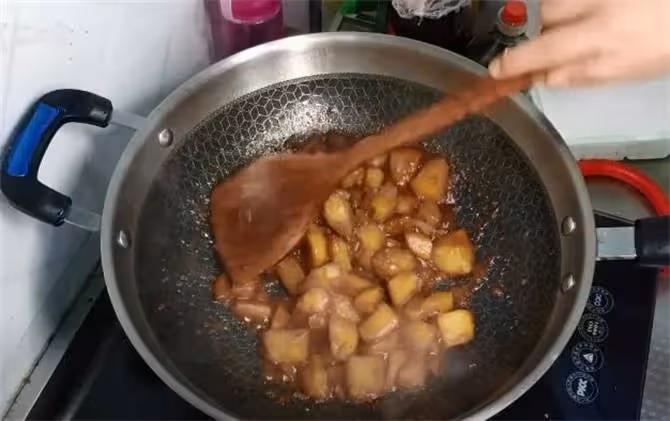 土豆換種新花樣,做法簡單,香甜鬆軟,老公吃的別提多開心