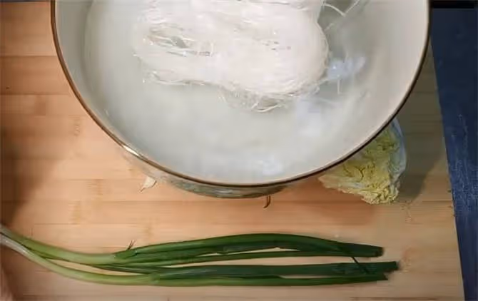 這菜看起來雖然清淡,但卻是米飯剋星,鮮美滑口,老人小孩都喜歡