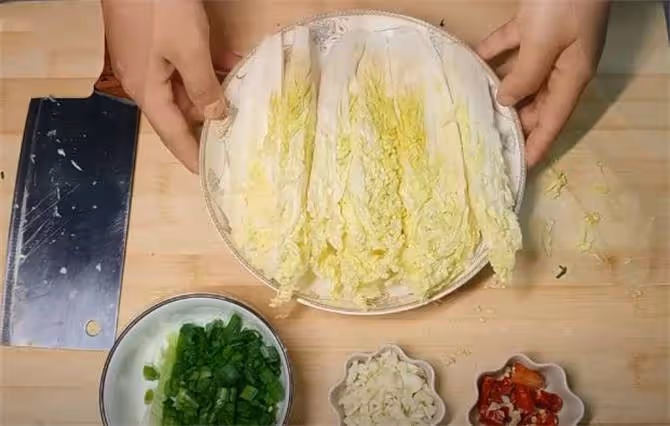 這菜看起來雖然清淡,但卻是米飯剋星,鮮美滑口,老人小孩都喜歡