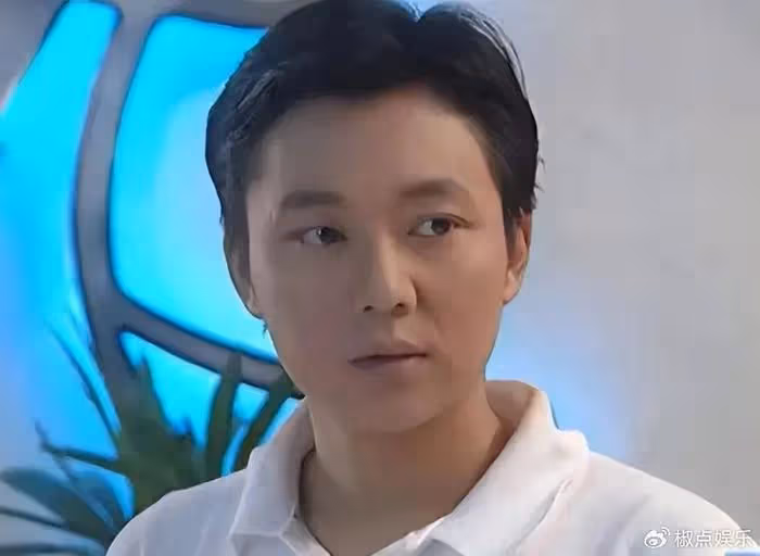 他一婚凈身出戶,40歲帶兒子再婚,53歲當渣男卻贏得滿堂彩,憑啥