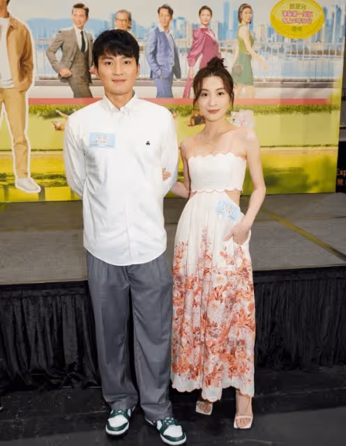 TVB花旦大露背現身!男搭檔回應親吻時有身體反應一幕!