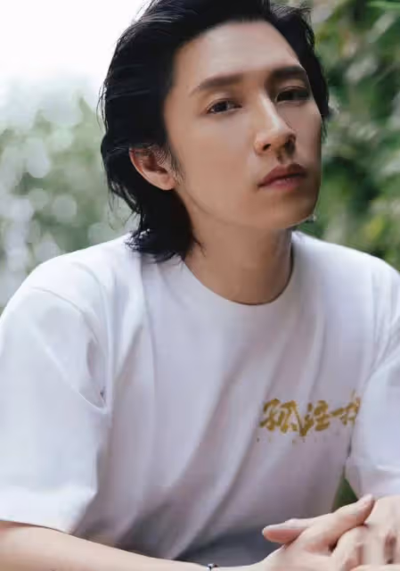 深挖 | 憑藉《孤注一擲》中的「純愛戰士」意外走紅,他將搭檔張頌文