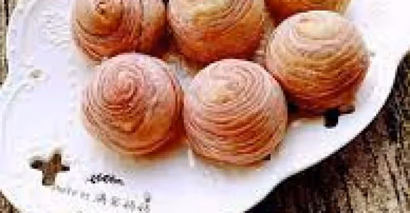 紫薯豆沙酥集美貌和美味於一身，咬上一口酥到掉渣~