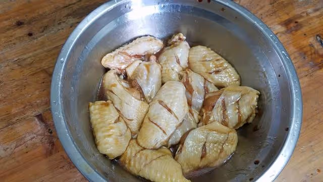 雞翅香噴噴的做法,簡單做法3分鐘學會,又香又好吃,我家經常做